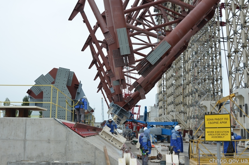 Illustration for article titled Chernobyl's Steel Radiation Shield Is the Biggest Moving Structure Ever